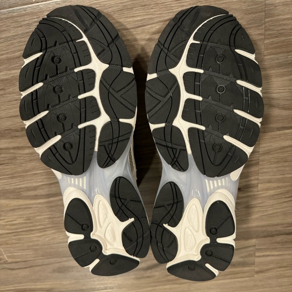 Saucony ProGrid Omni 9 Sneaker - Picture 5 of 6